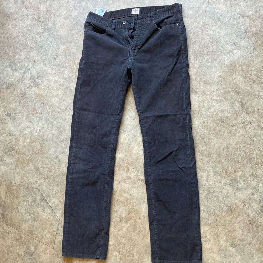 Dockers Corduroy Pants “Straight Fit” cut. Size 30x32 color is brown.